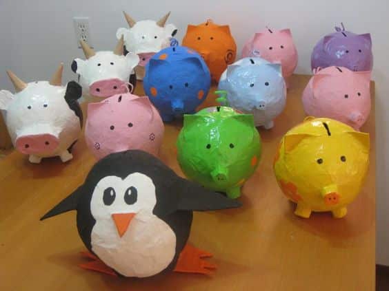 animales hechos con globos y papel reciclado 8