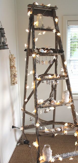 arbol de navidad hecha con escalera de madera 6