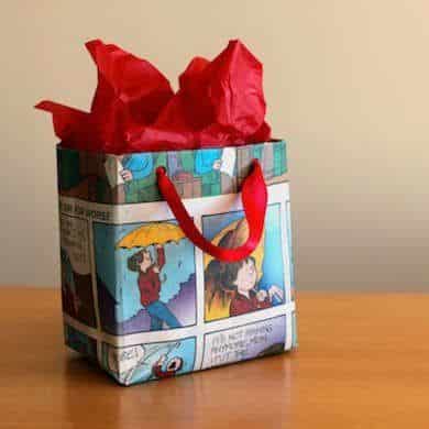 bolsas de regalo hechas con cajas de cereales 4