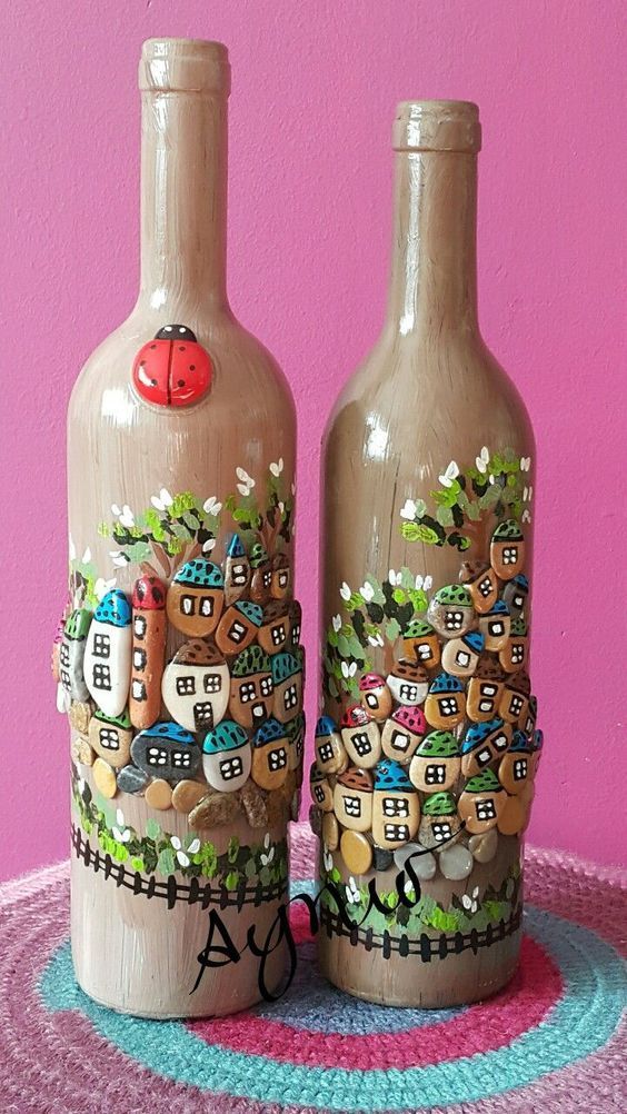 botellas de vidrio decoradas con piedras de rio 6
