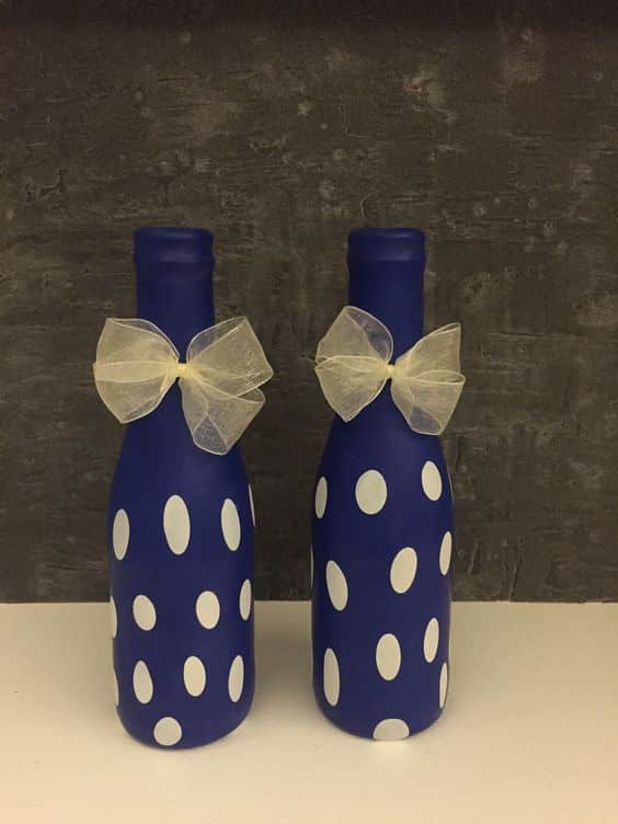 como decorar botellas con globos 7