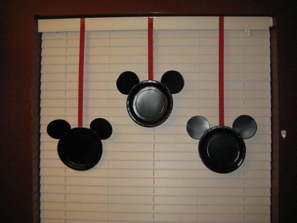 como hacer una decoracion de mickey mouse 8