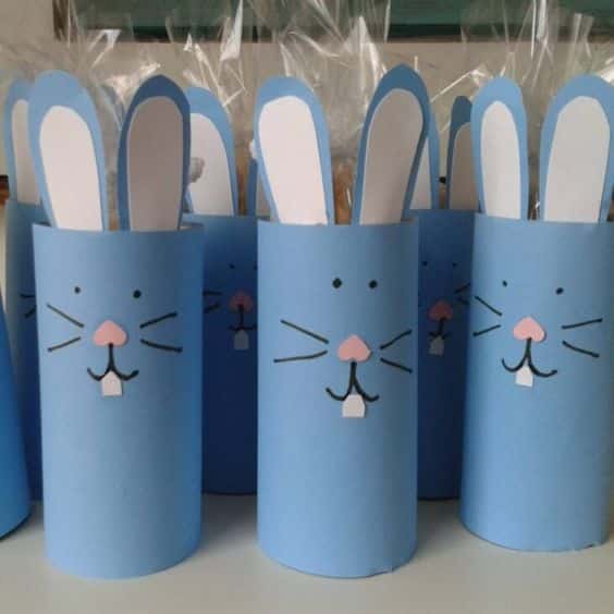conejitos de pascua hechos con rollos de papel higienico 6