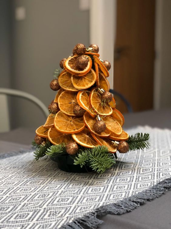 decoracion navidena hecha con naranjas secas 1