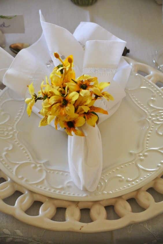 marcadores de mesa hechos con flores 2