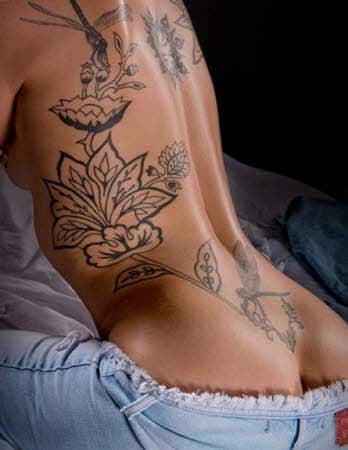 zonas del cuerpo femenino para tatuarse 16
